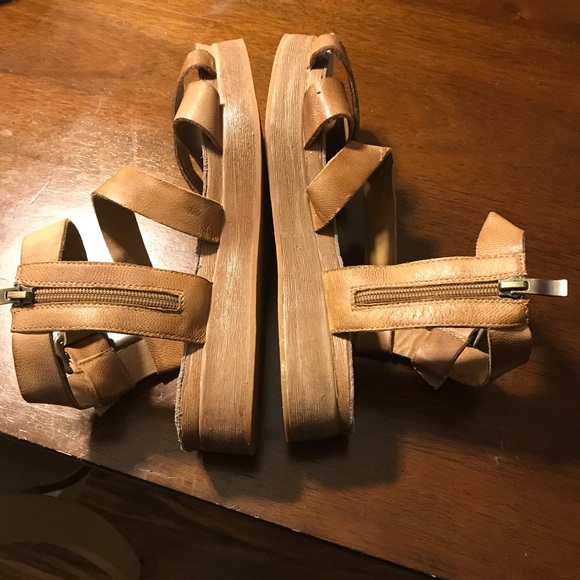 Antelope Sandals - Picture 2 of 3